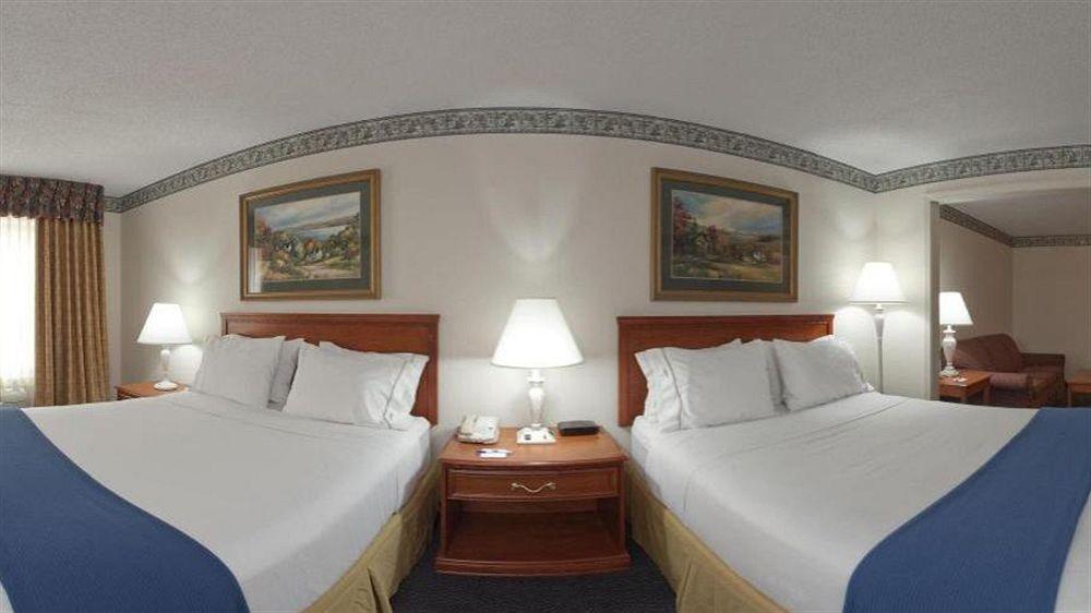 Holiday Inn Express Hotel & Suites לנקסטר מראה חיצוני תמונה